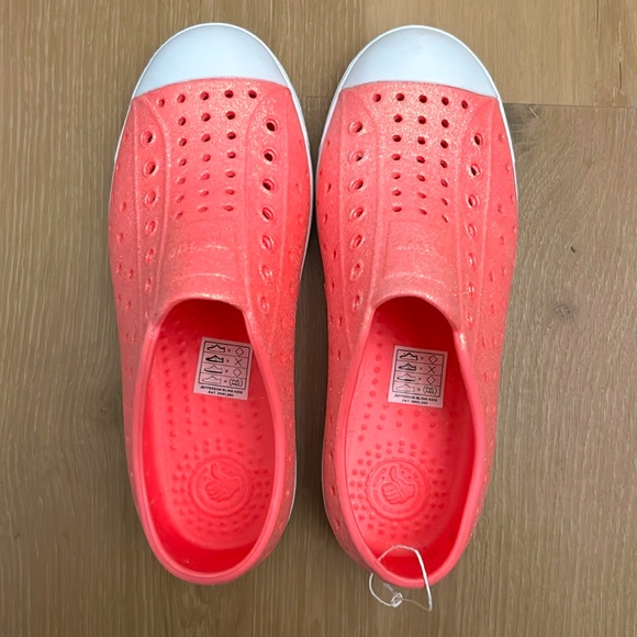 New Native Kids Pink Sparkle Sneaker Size 2 - Picture 2 of 5
